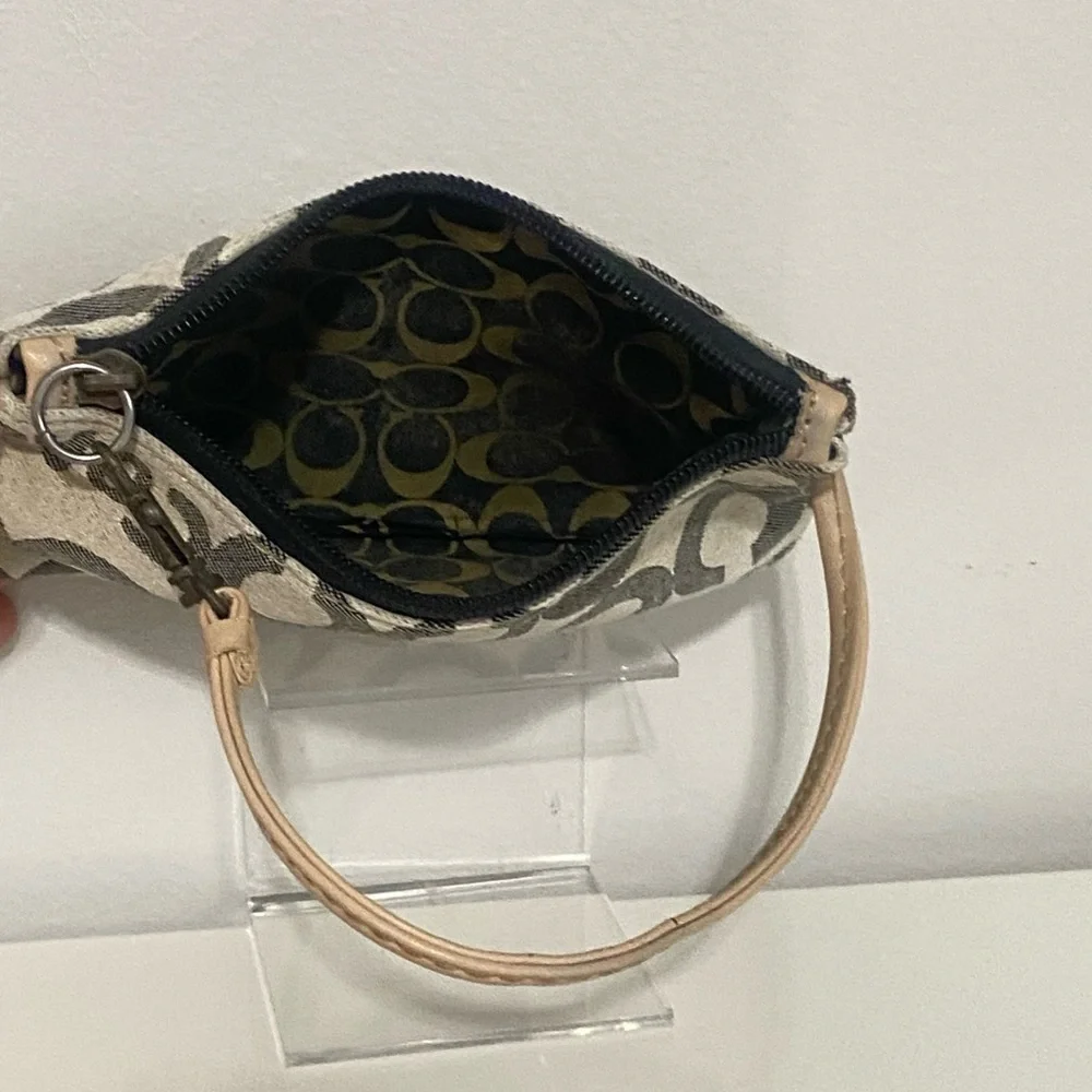 Coach pre loved